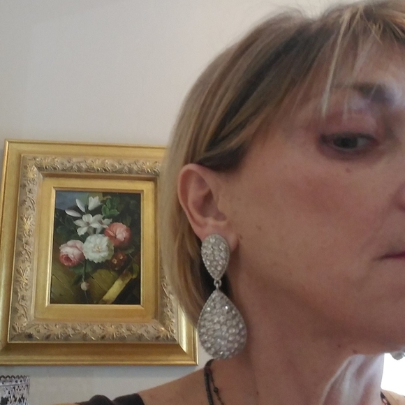 GORGEOUS BOUTIQUE RINESTONE DROP EARRINGS - Picture 3 of 3